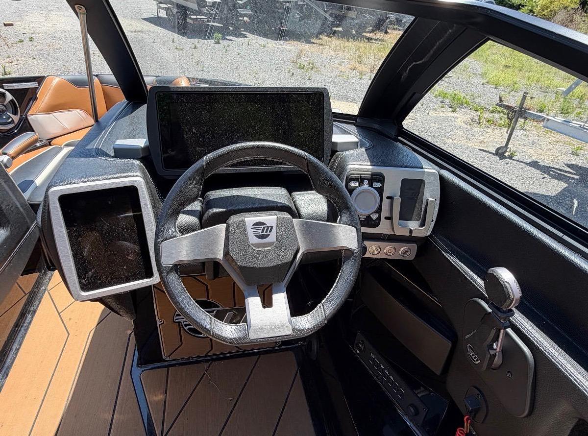 Used 2020 Malibu Wakesetter 23LSV