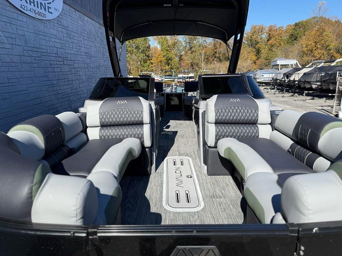 2026 Avalon 2385 Catalina QLS Windshield