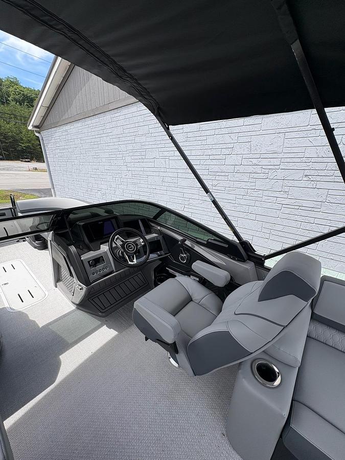 2026 AVALON 2585 CATALINA QUAD LOUNGER SHIFT WINDSHIELD