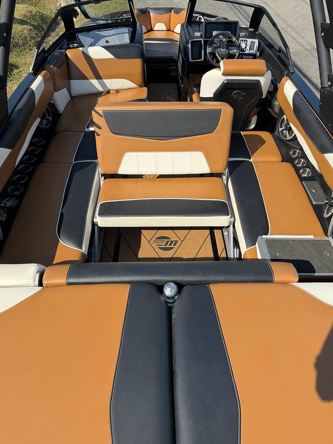 Used 2020 Malibu Wakesetter 23LSV