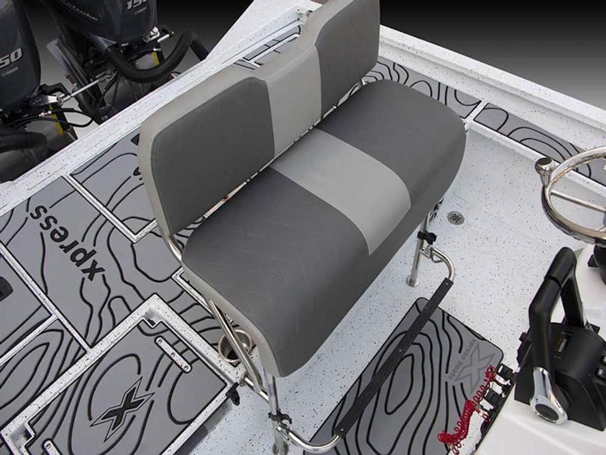 2025 Xpress Boats X23B LOUNGE DUAL Base