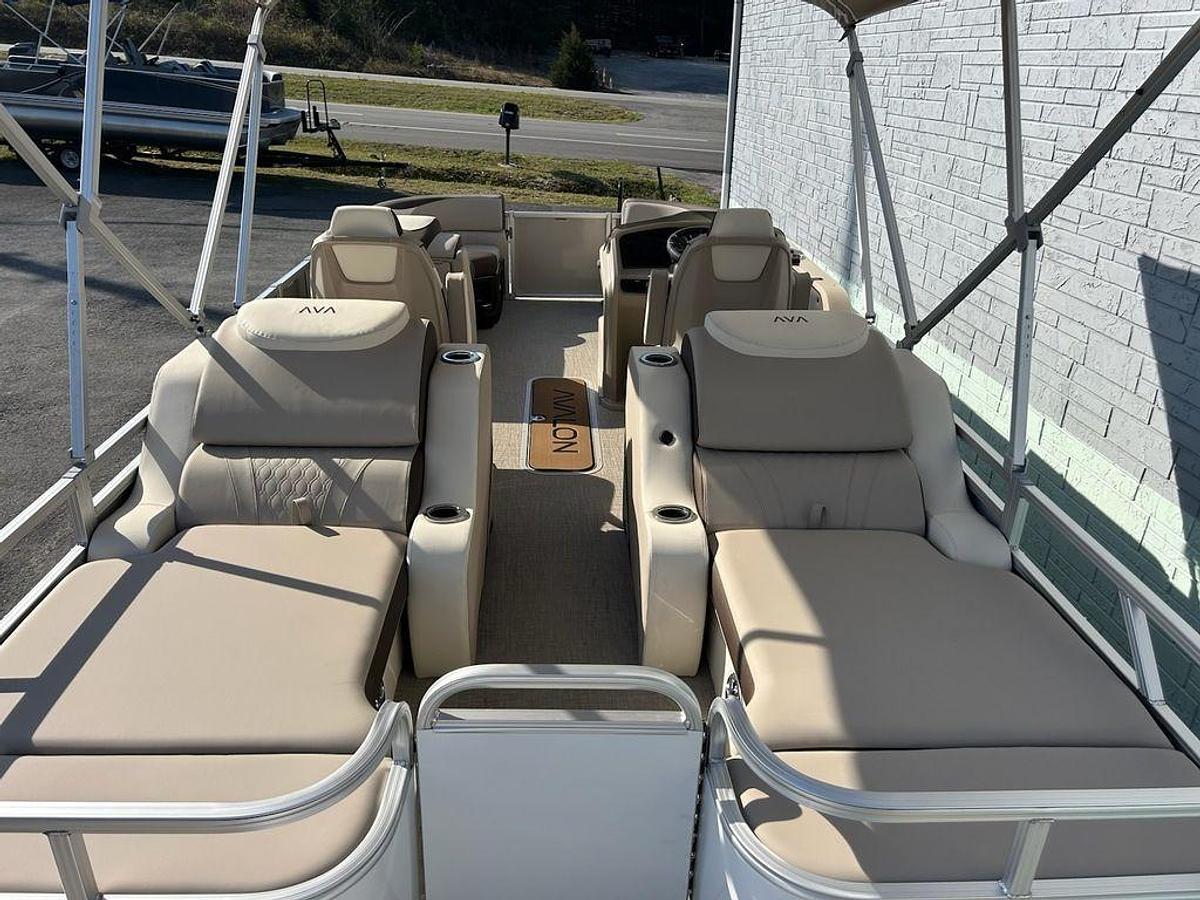 2025 Avalon 2385 LSZ Rear Lounger