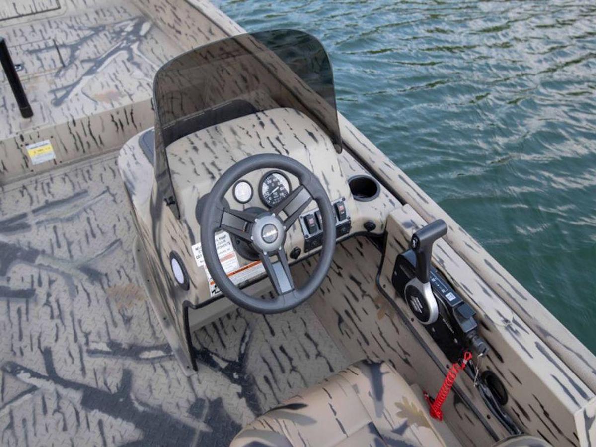 2025 SeaArk Shadow 19 v Side Console