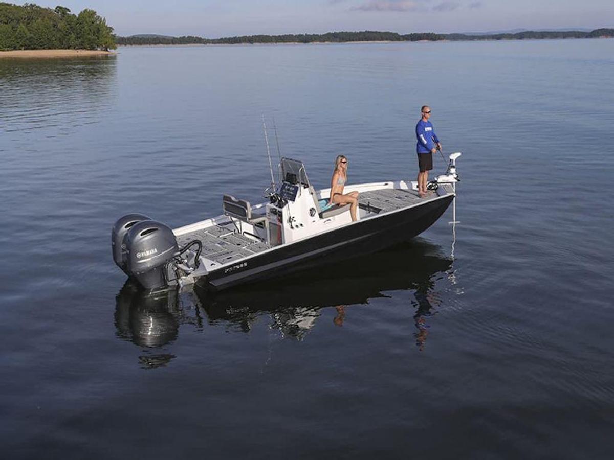 2025 Xpress Boats X23B LOUNGE DUAL Base