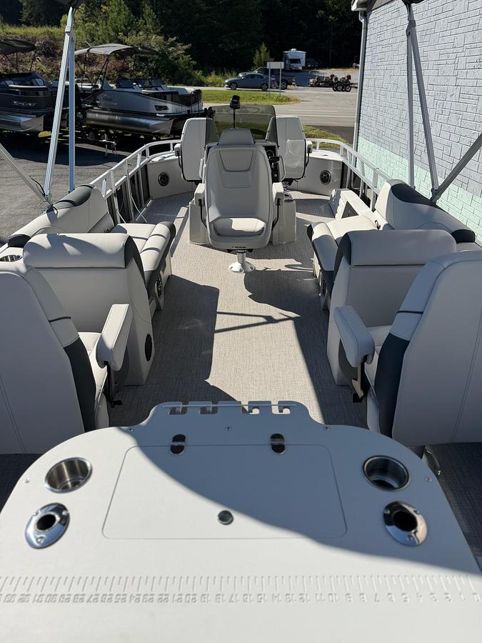 2027 AVALON 2385 VENTURE 85 CENTER FISH