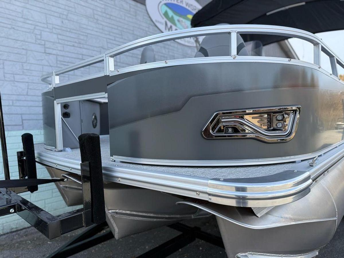 2026 Avalon 2385 Venture 85 Center Fish