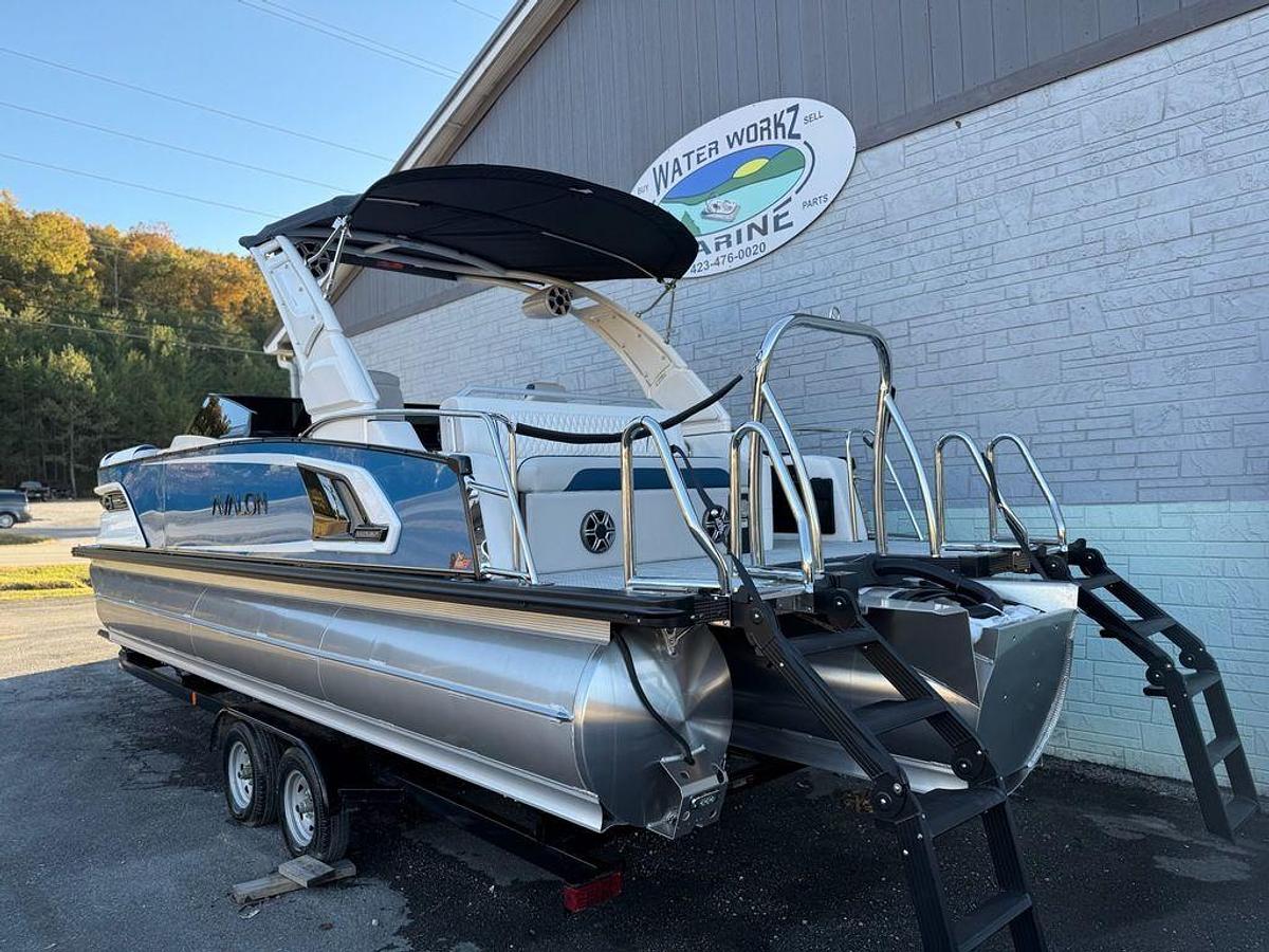 2026 Avalon 2585 Excalibur LTD Flex Windshield