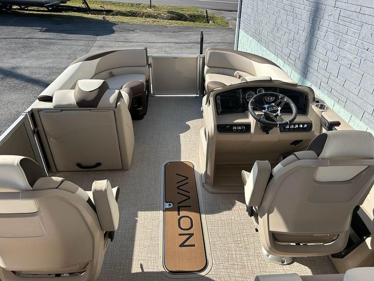 2025 Avalon 2385 LSZ Rear Lounger