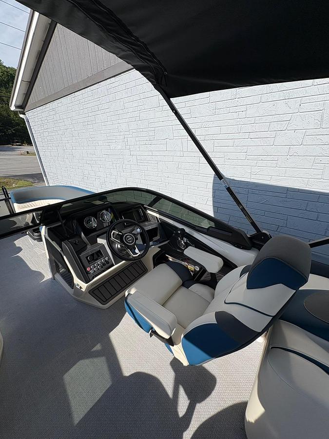 2026 AVALON 2585 CATALINA QUAD LOUNGER WINDSHIELD