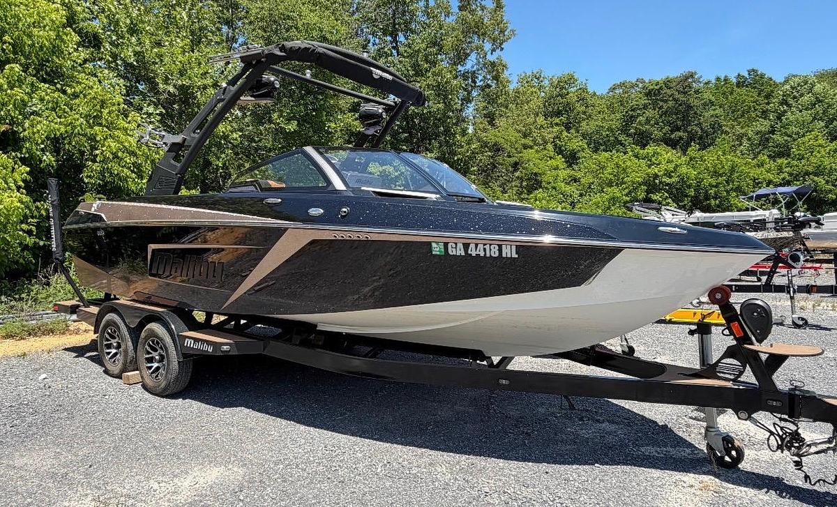 Used 2020 Malibu Wakesetter 23LSV