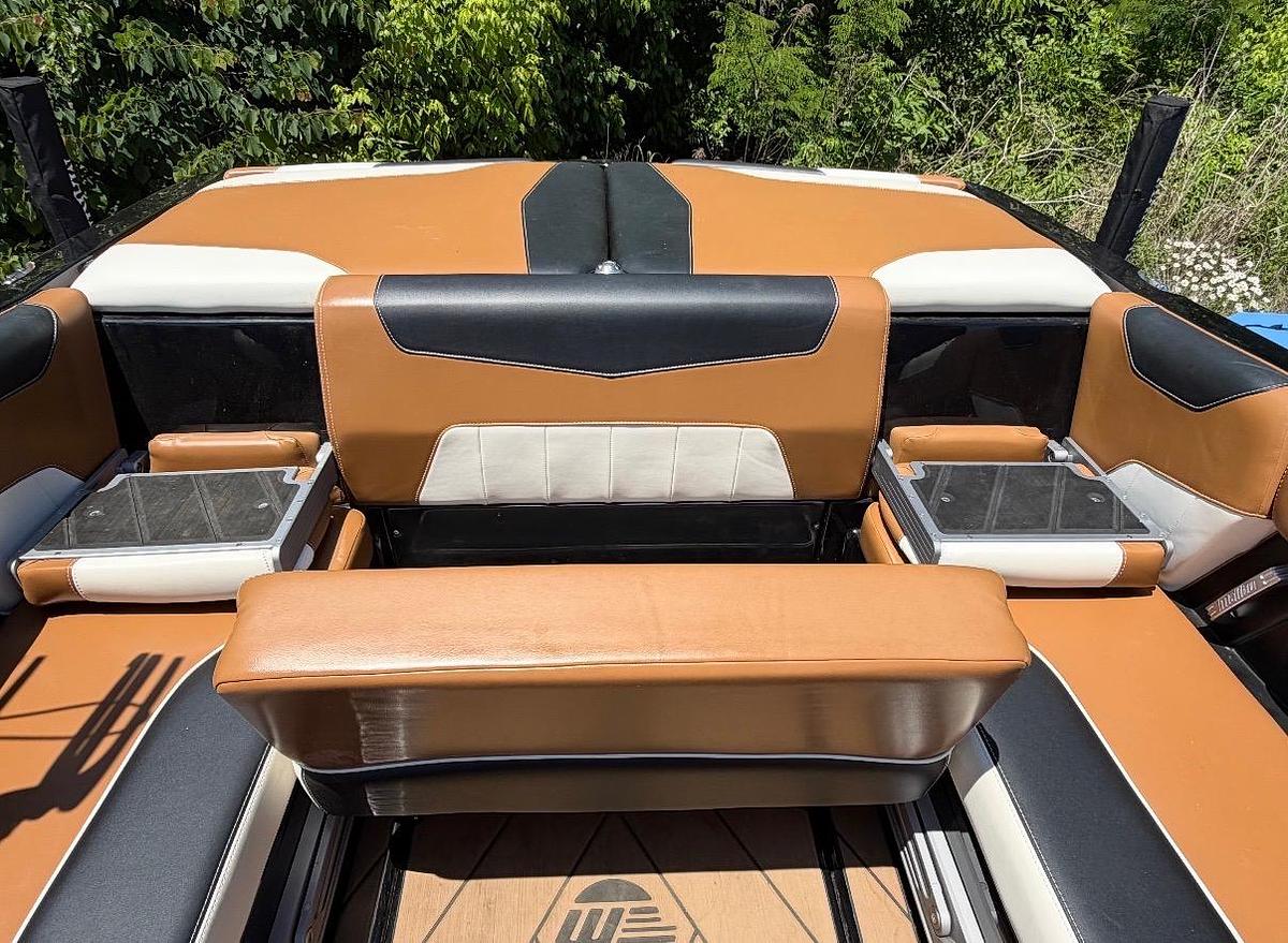 Used 2020 Malibu Wakesetter 23LSV