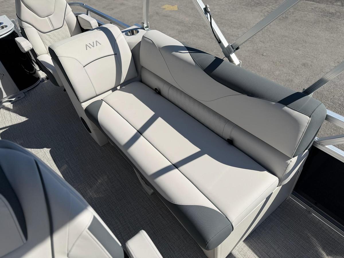 2027 AVALON 2385 VENTURE 85 CENTER FISH