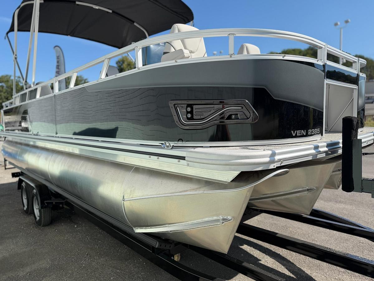 2027 AVALON 2385 VENTURE 85 CENTER FISH