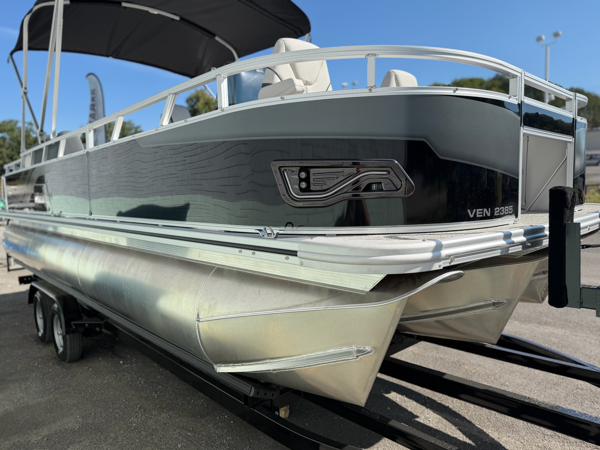 2027 AVALON 2385 VENTURE 85 CENTER FISH