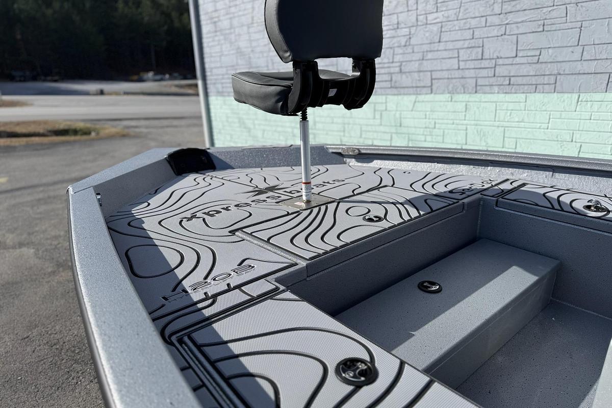 2026 Xpress H20B Bay