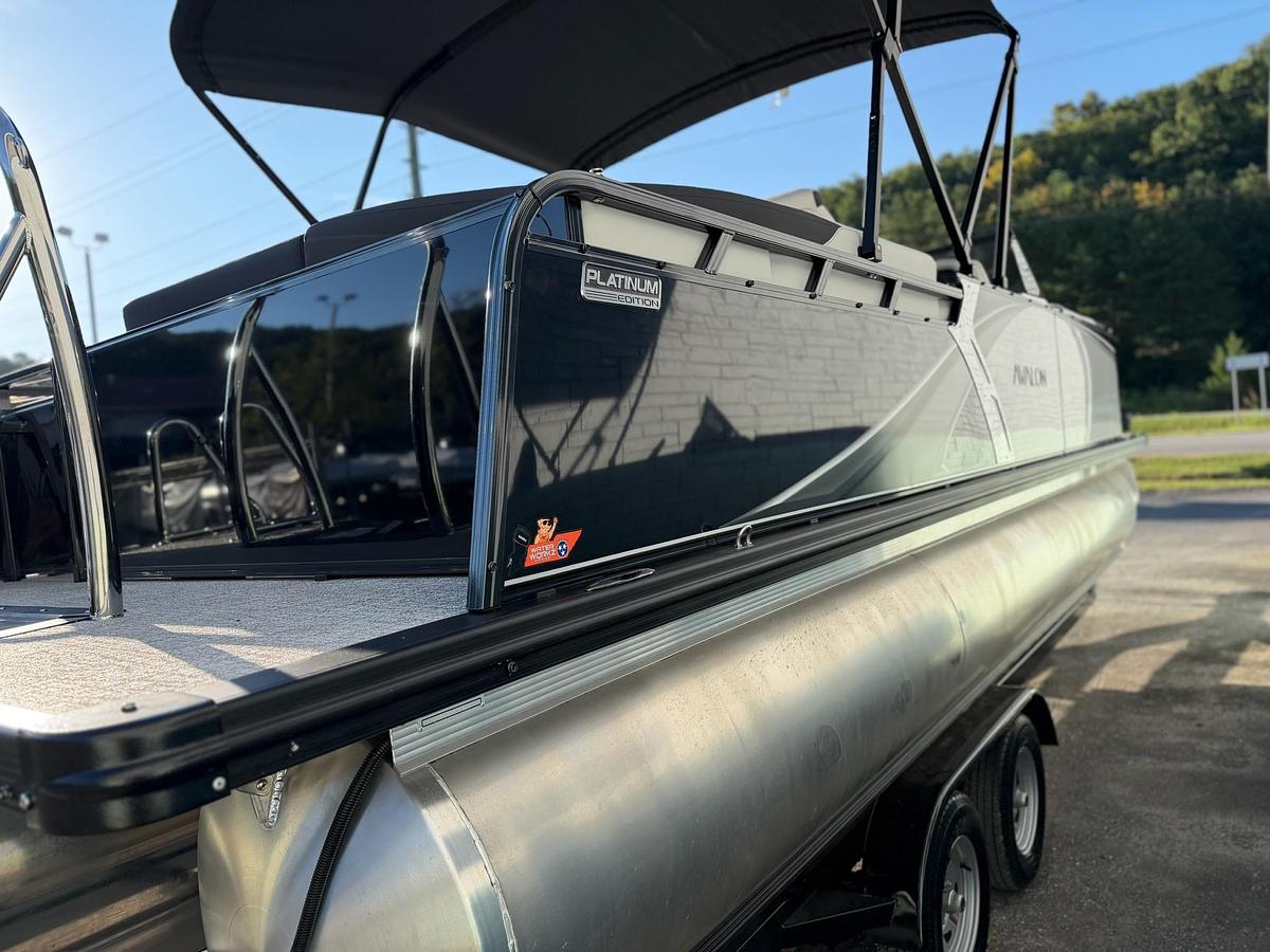 2027 AVALON 2385 LSZ ELITE WINDSHIELD
