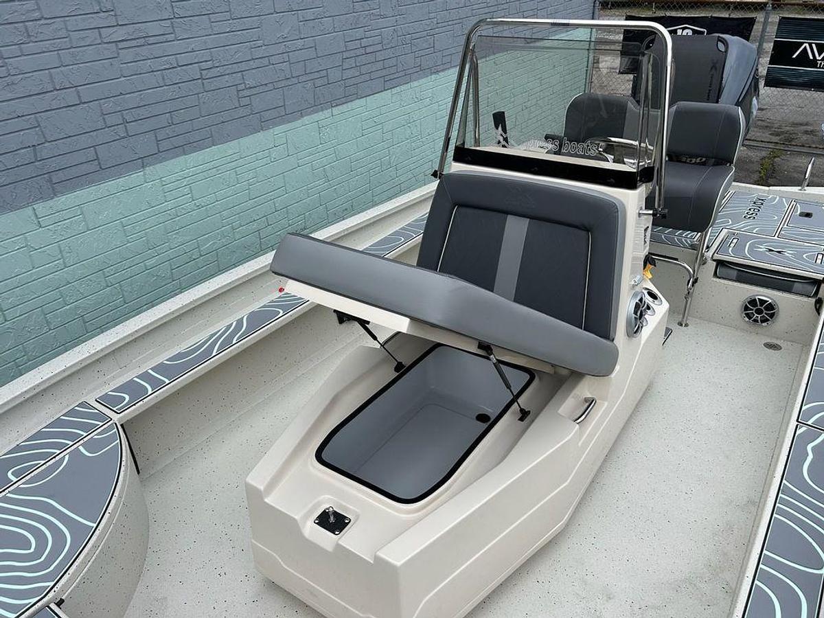 2025 Xpress X23 Bay Lounge