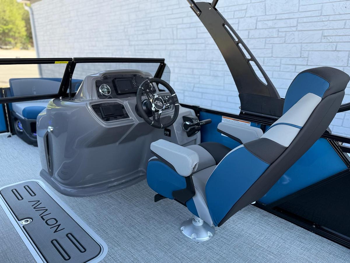2026 AVALON 2385 LSZ VRB WINDSHIELD