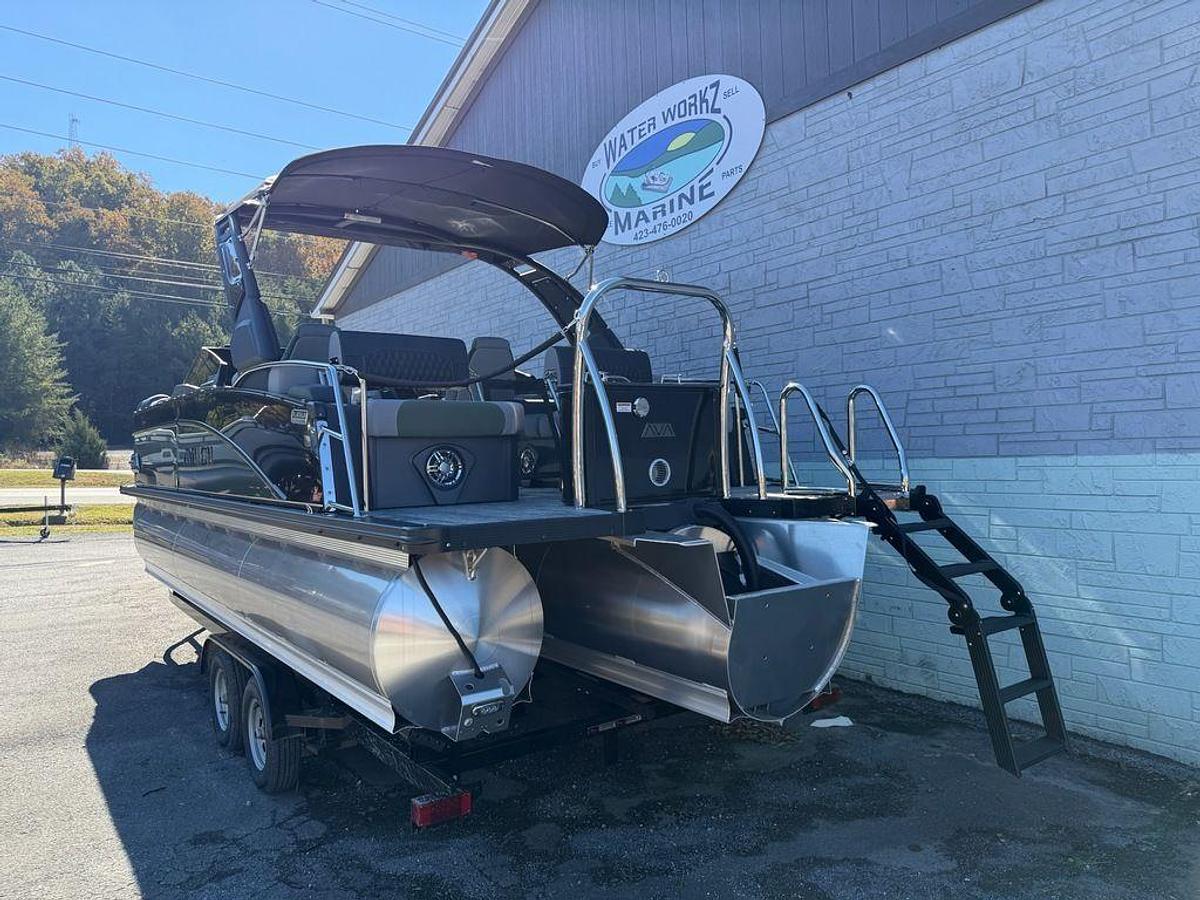 2026 Avalon 2385 Catalina QLS Windshield