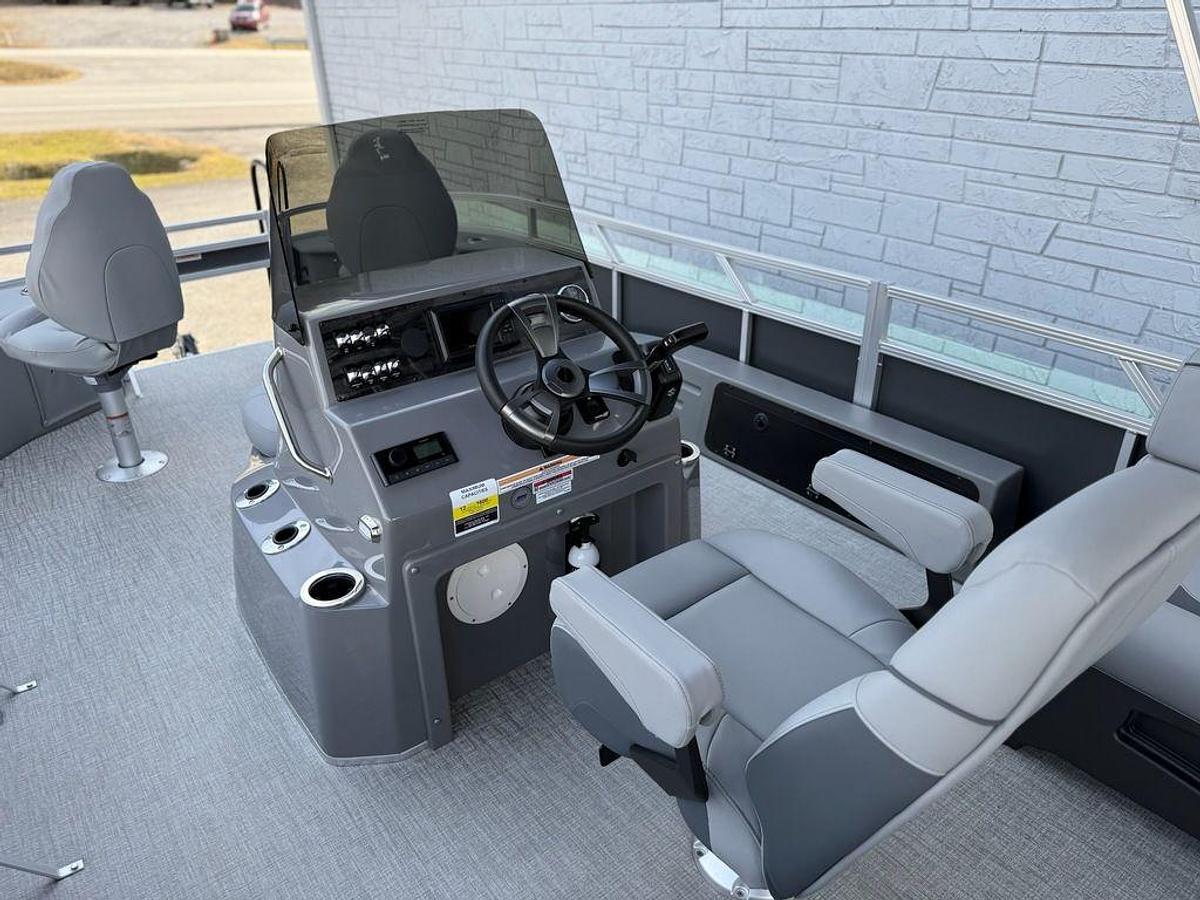 2026 Avalon 2385 Venture 85 Center Fish