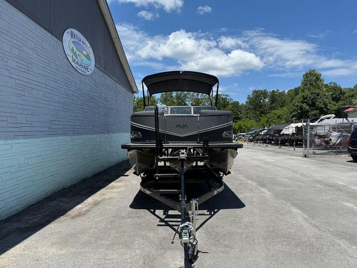 2025 Avalon 2385 LSZ Elite Windshield