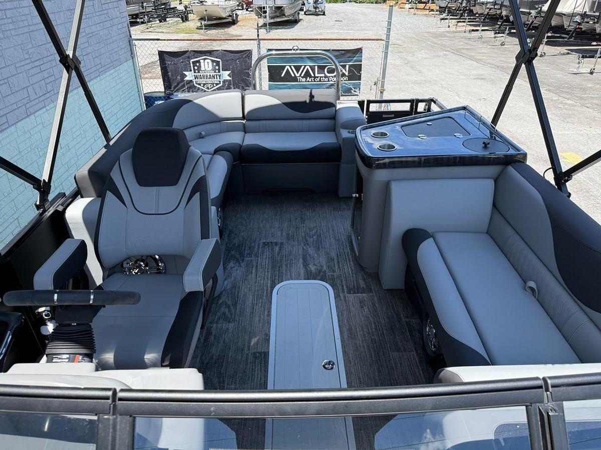 2025 Avalon 2385 LSZ Elite Windshield