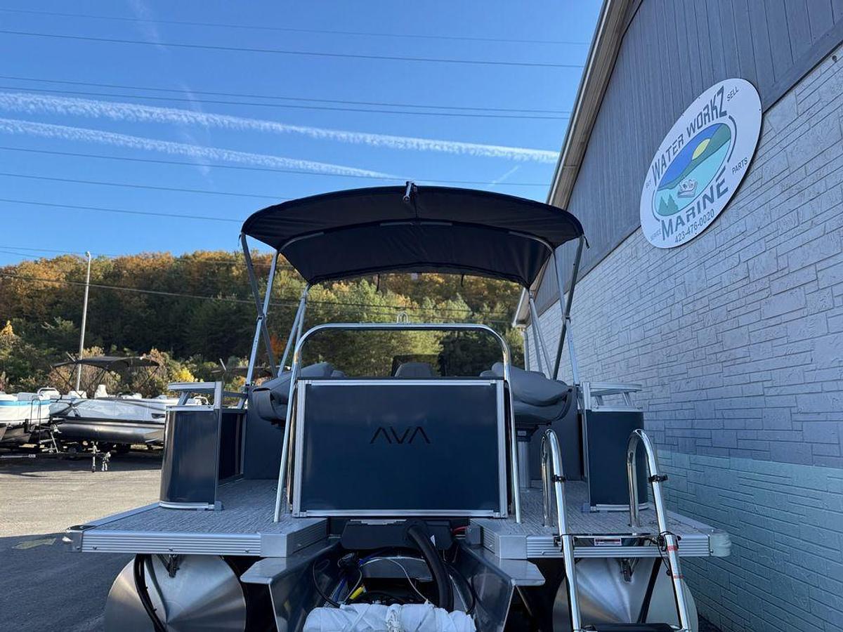 2026 Avalon 2385 Venture 85 Center Fish