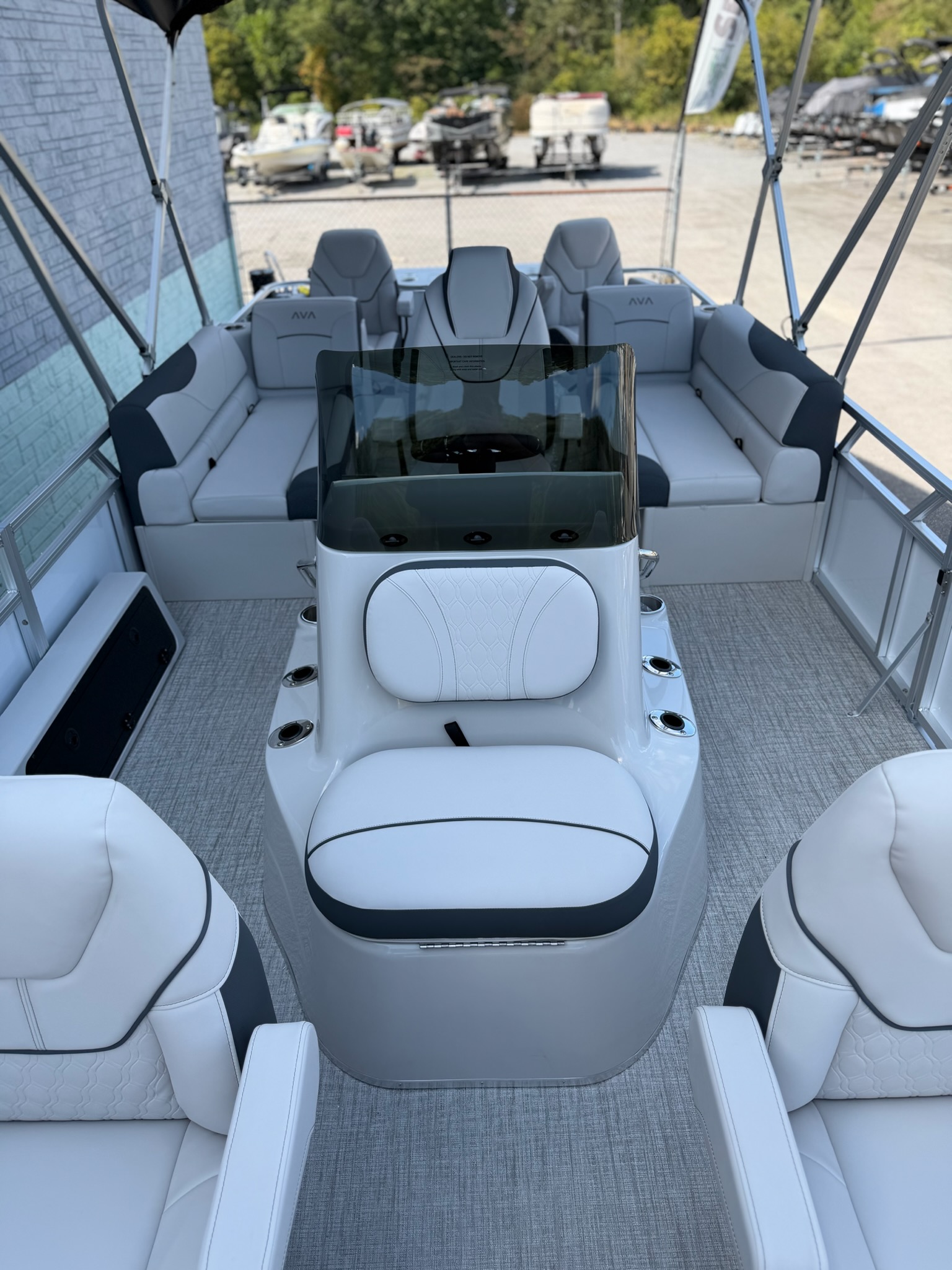 2027 AVALON 2385 VENTURE 85 CENTER FISH