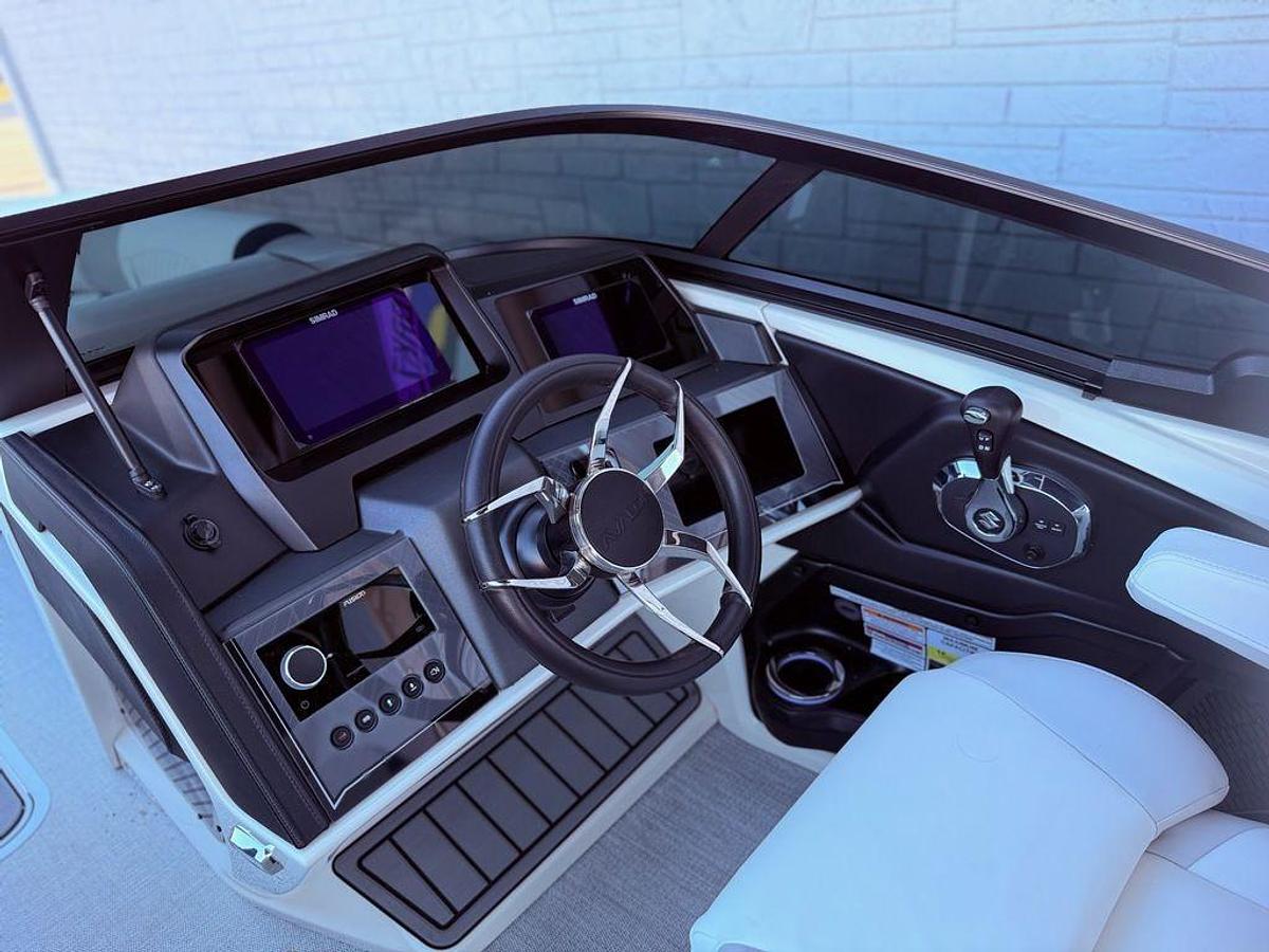 2026 Avalon 2585 Excalibur LTD Flex Windshield