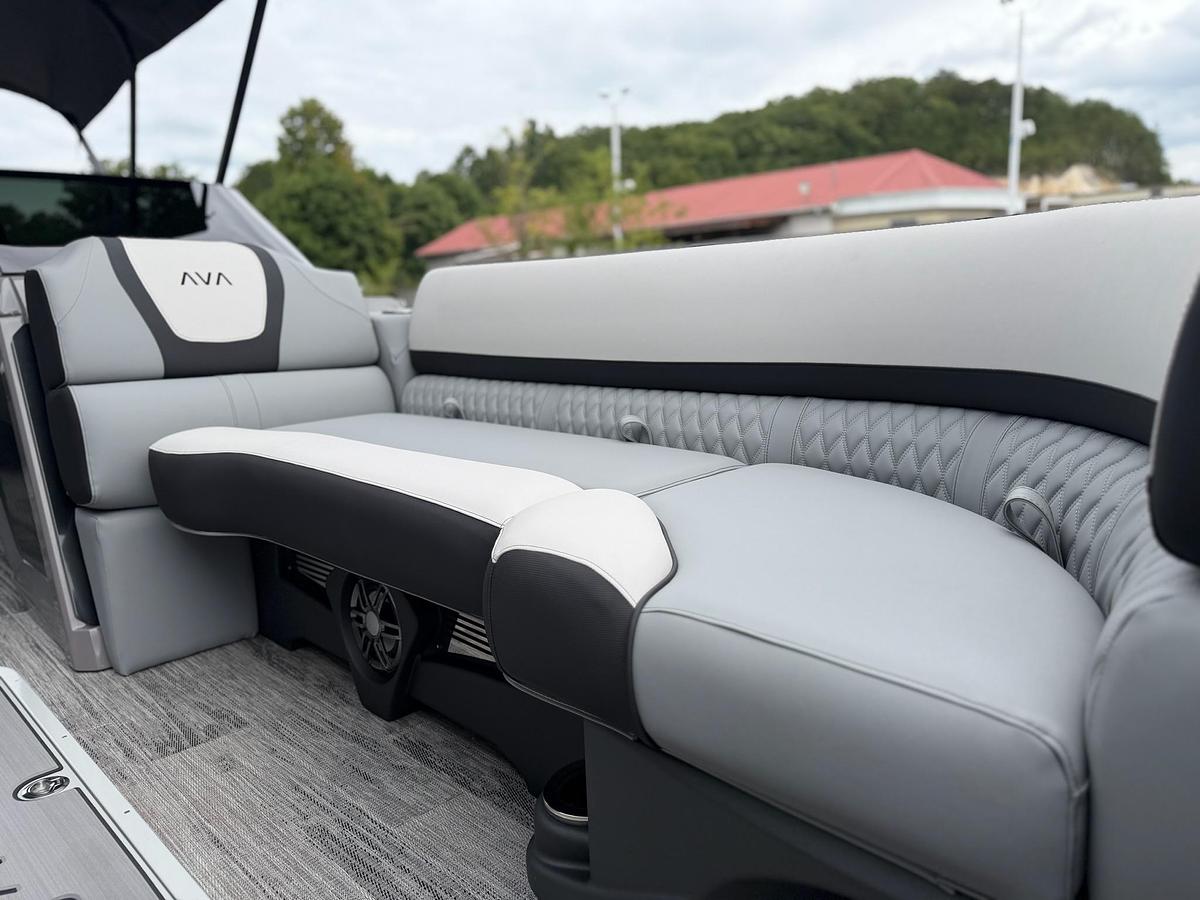 2027 AVALON CATALINA 2585 ELITE WINDSHIELD