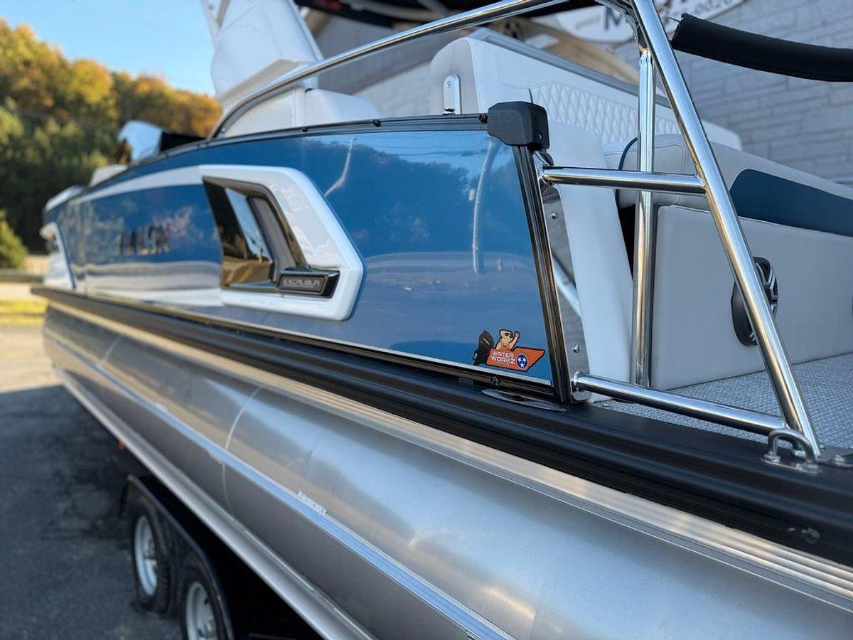 2026 Avalon 2585 Excalibur LTD Flex Windshield