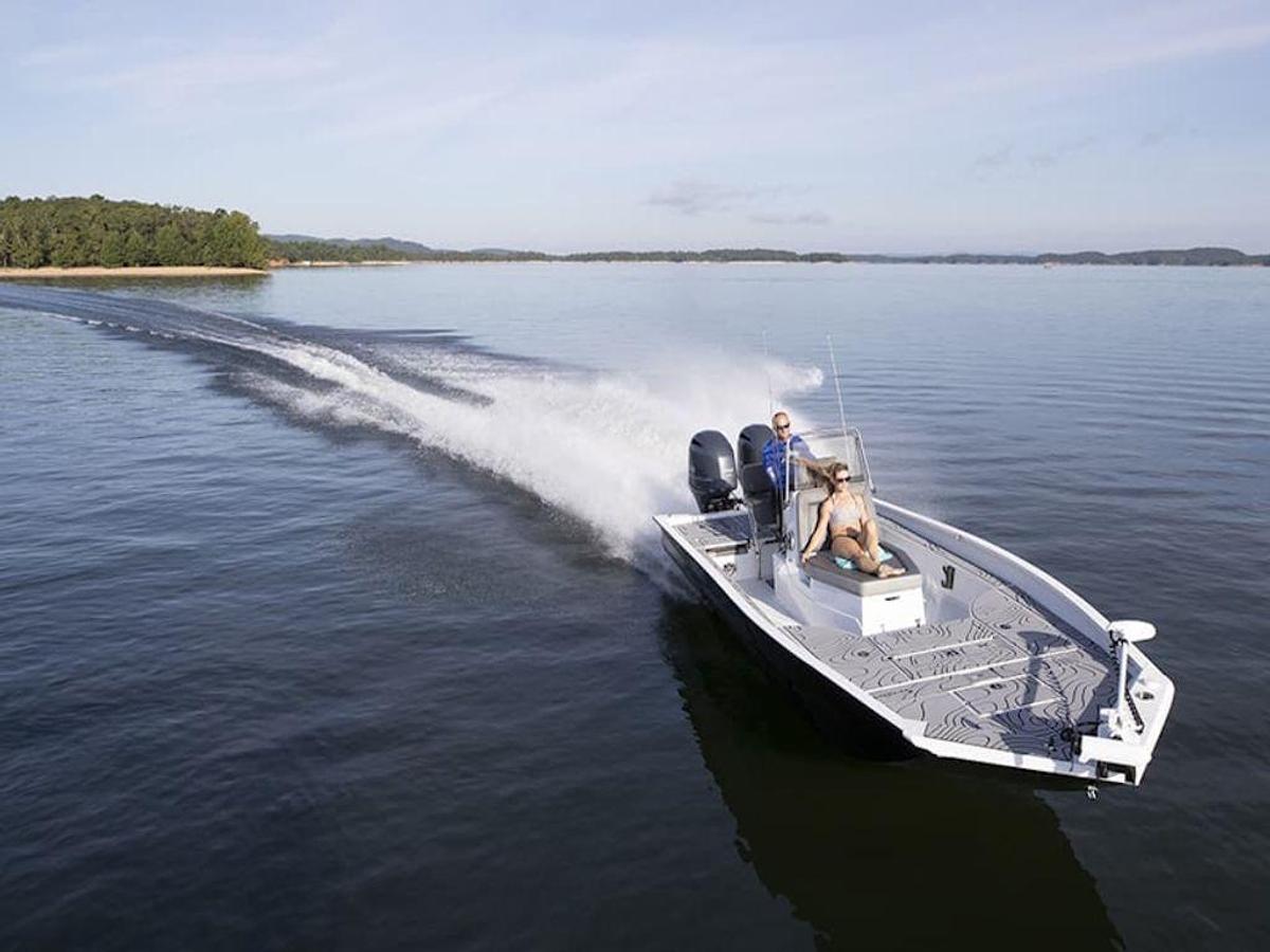 2025 Xpress Boats X23B LOUNGE DUAL Base