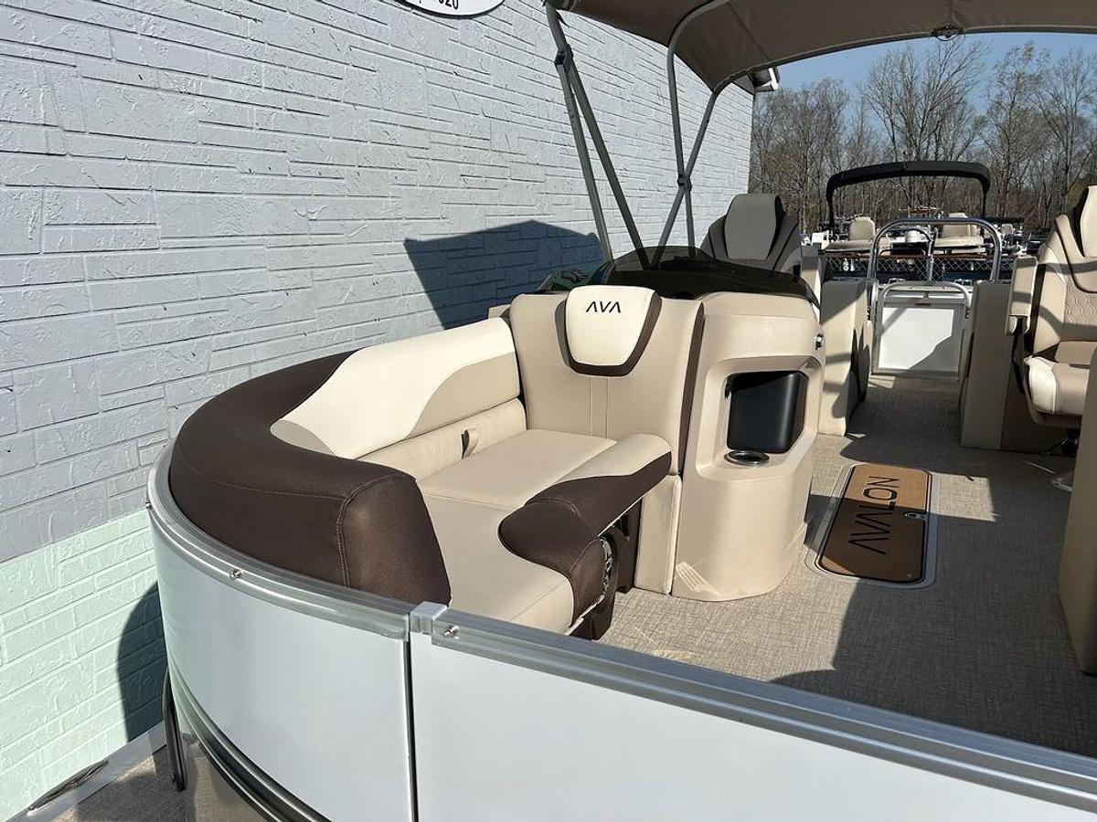 2025 Avalon 2385 LSZ Rear Lounger
