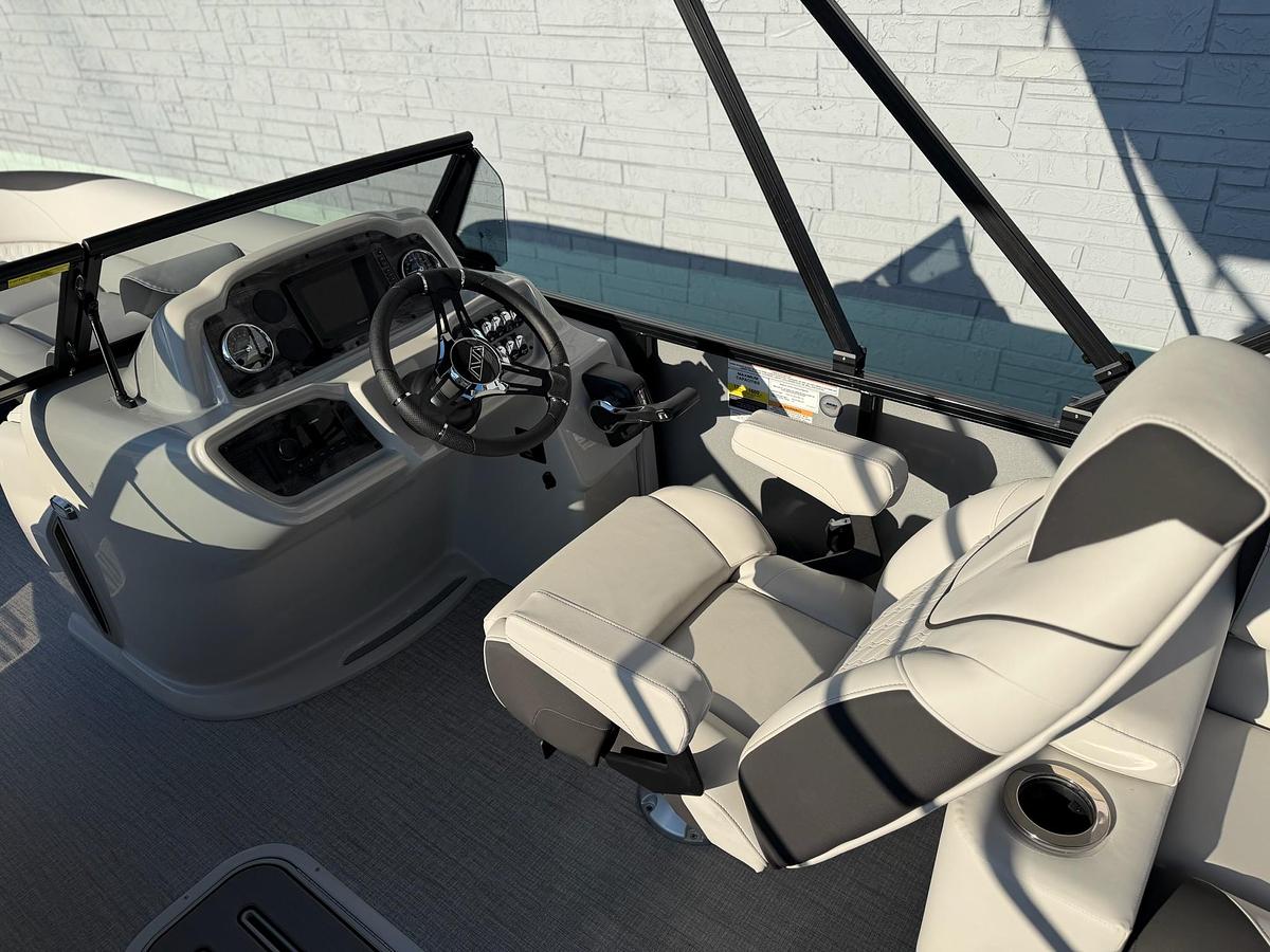 2027 AVALON 2385 LSZ ELITE WINDSHIELD