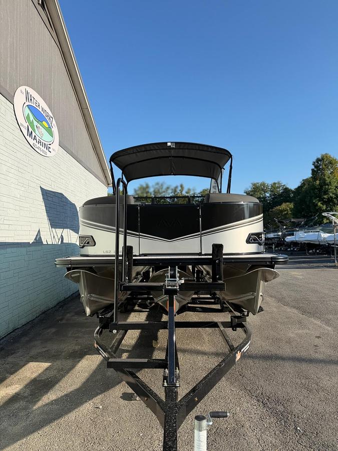 2027 AVALON 2385 LSZ ELITE WINDSHIELD