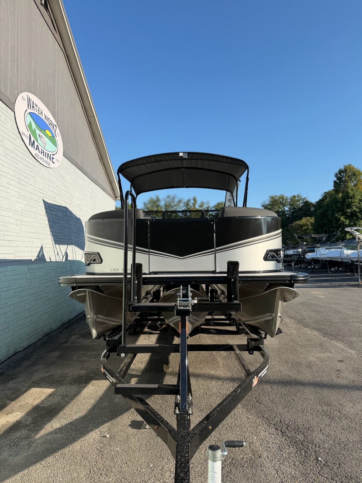 2027 AVALON 2385 LSZ ELITE WINDSHIELD