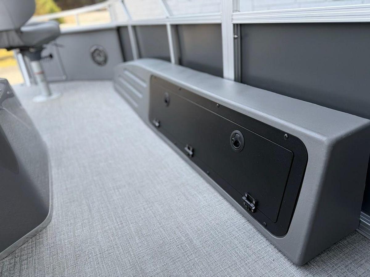 2026 Avalon 2385 Venture 85 Center Fish