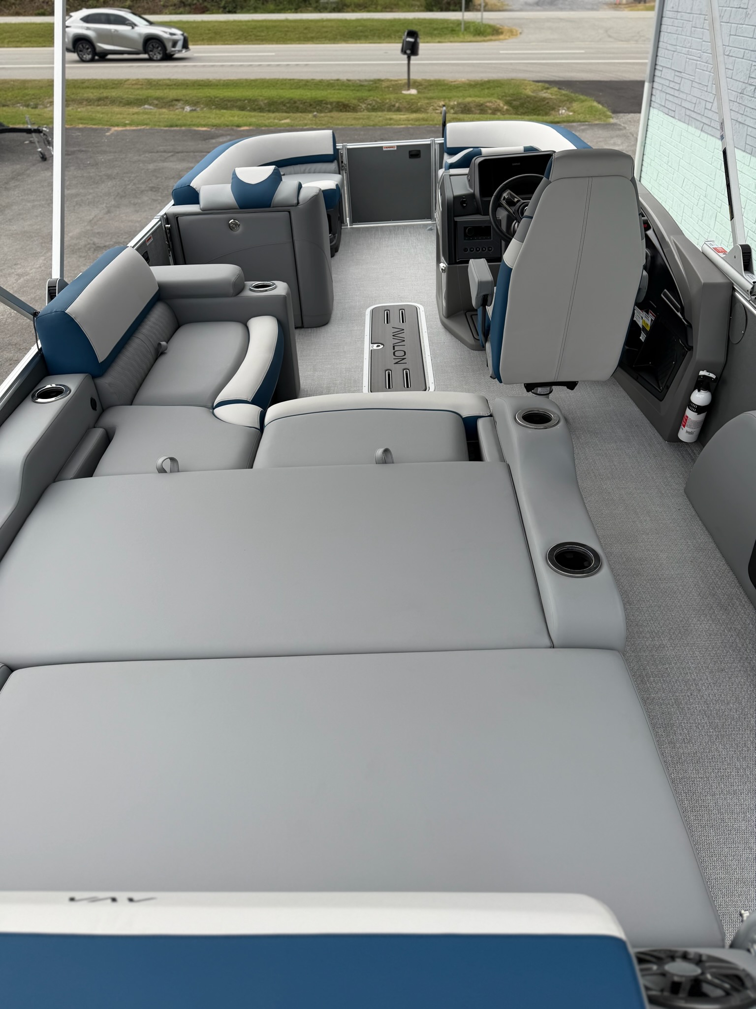 Used 2027 AVALON 2385 CATALINA VRL
