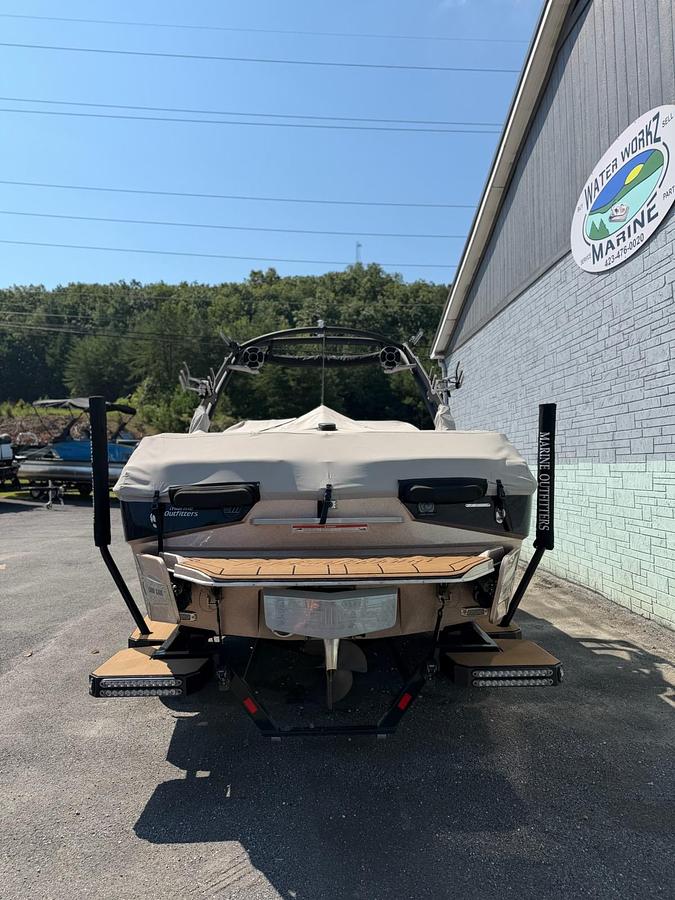 Used 2020 Malibu Wakesetter 23LSV