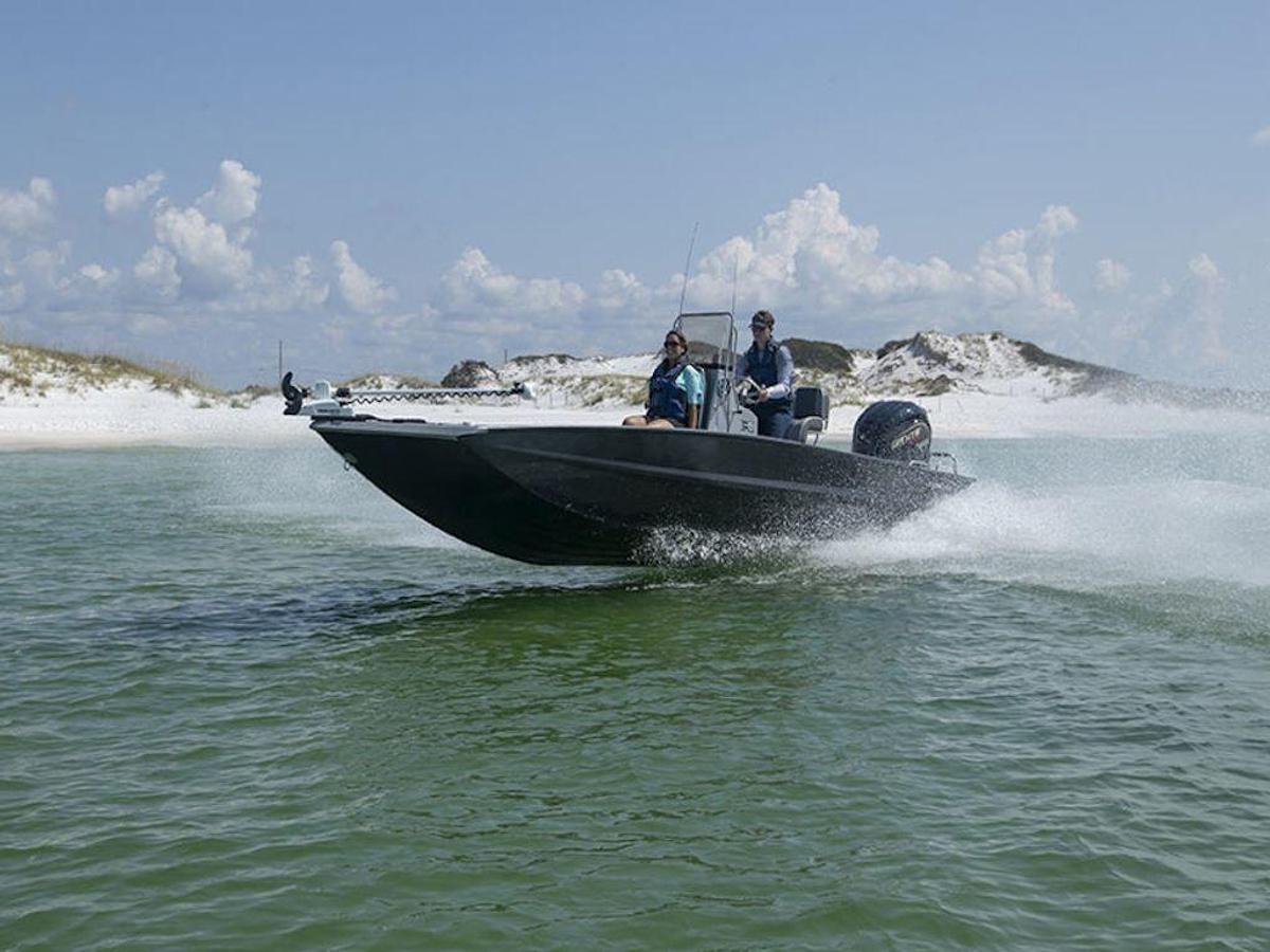 2025 Xpress Boats X23B Base