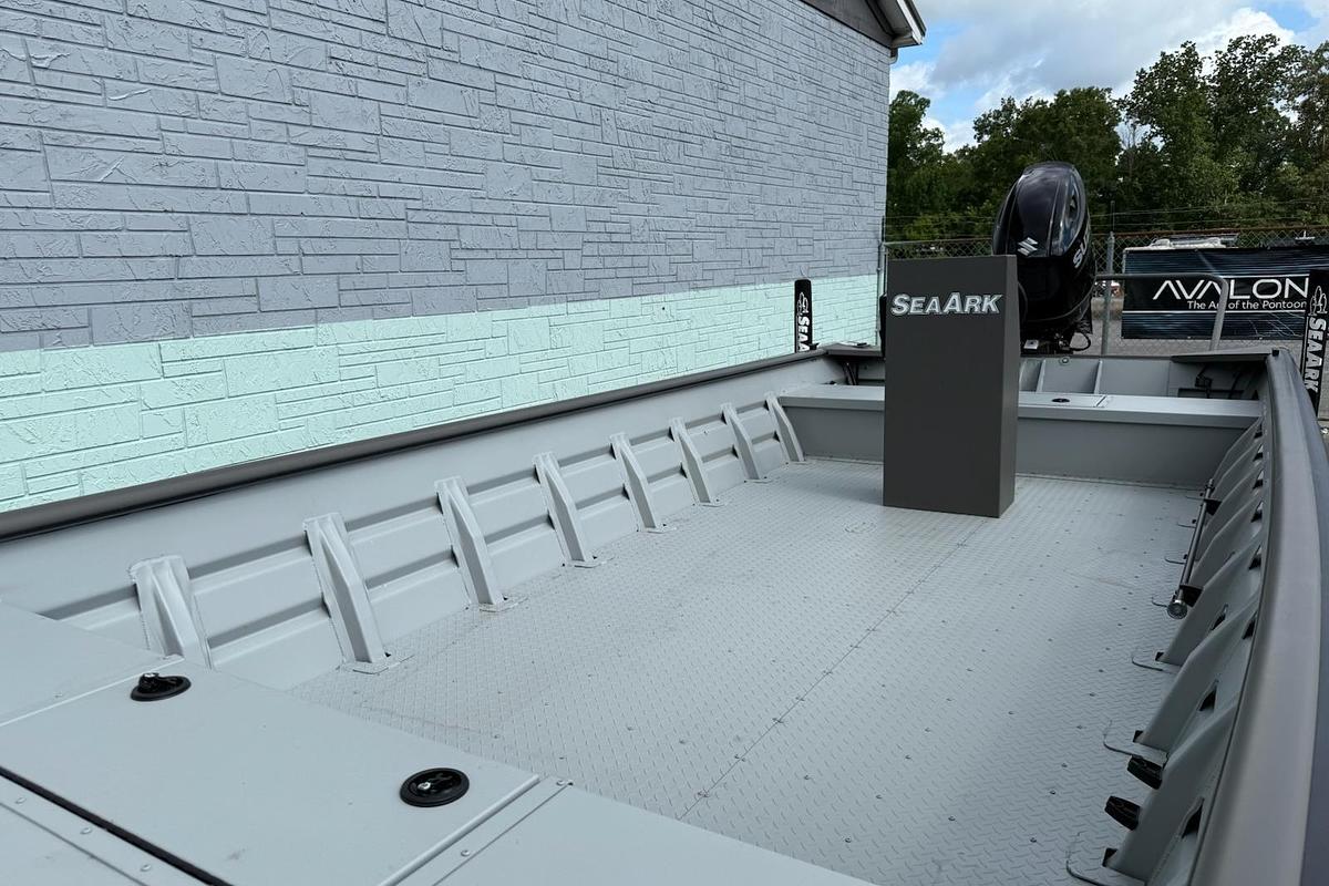 2025 SeaArk 2472 Workhorse