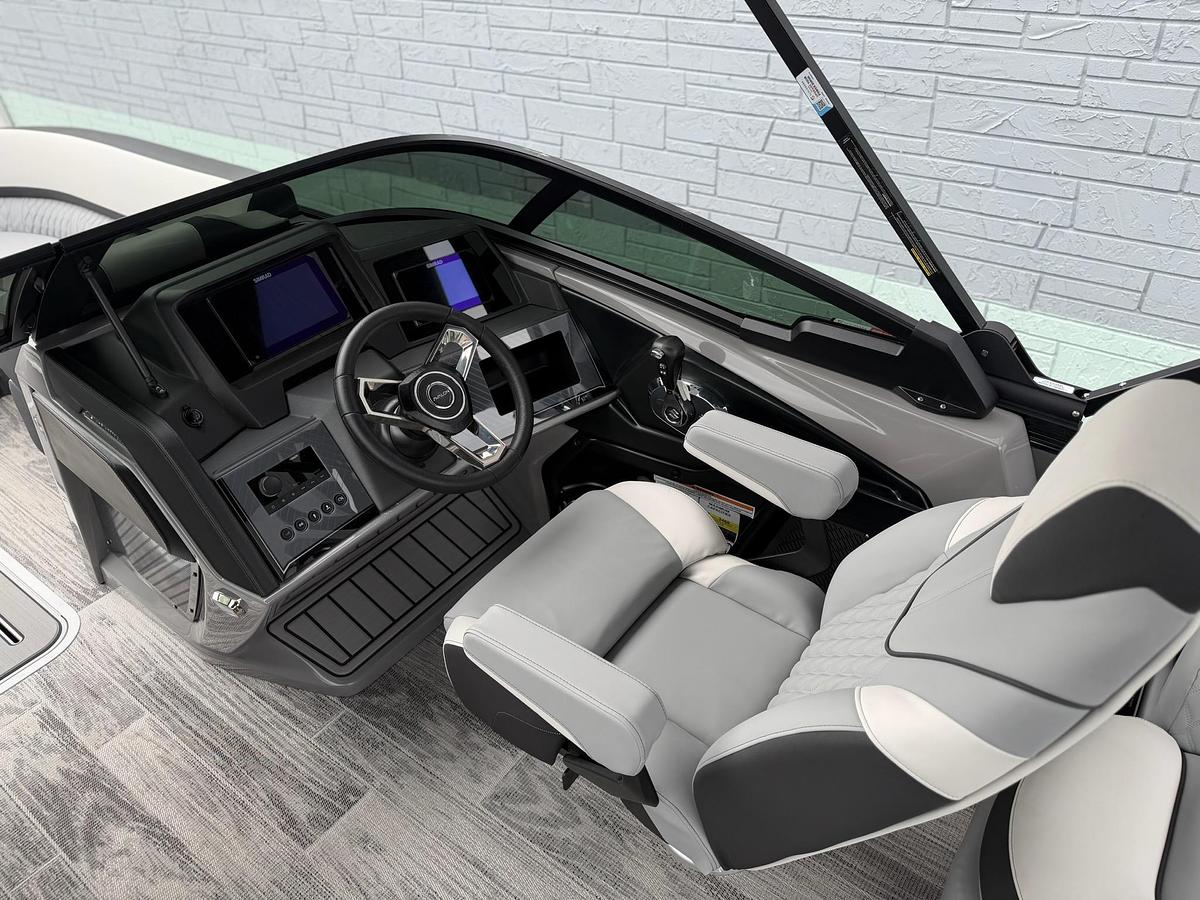 2027 AVALON CATALINA 2585 ELITE WINDSHIELD