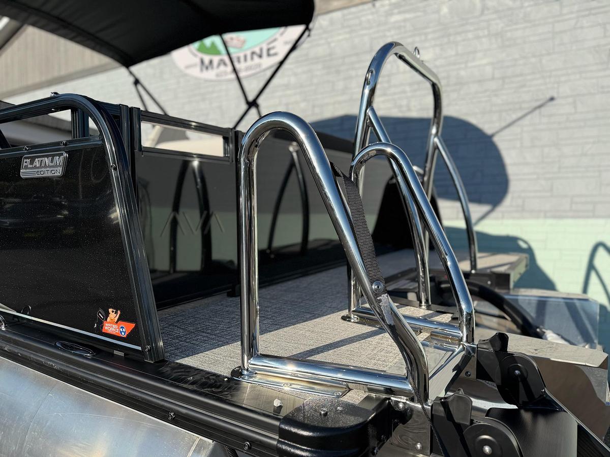 2027 AVALON 2385 LSZ ELITE WINDSHIELD