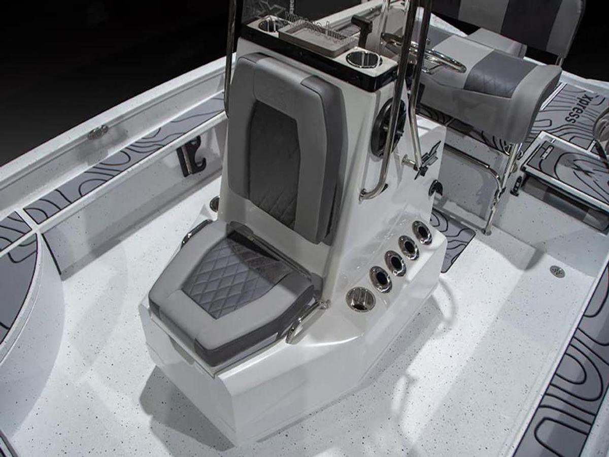 2025 Xpress Boats X21B Base