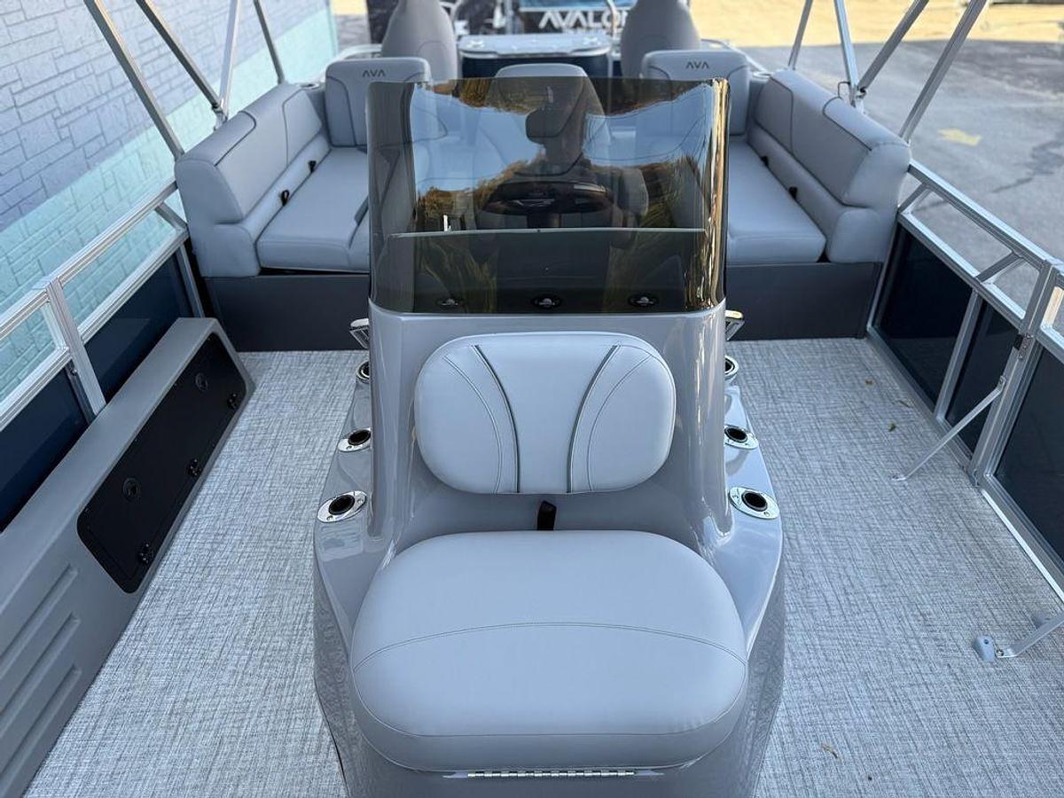 2026 Avalon 2385 Venture 85 Center Fish