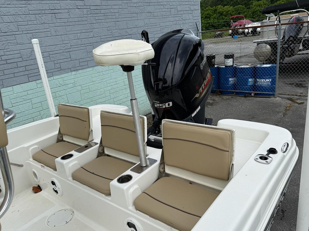 2019 NAUTIC STAR 231 HYBRD CC
