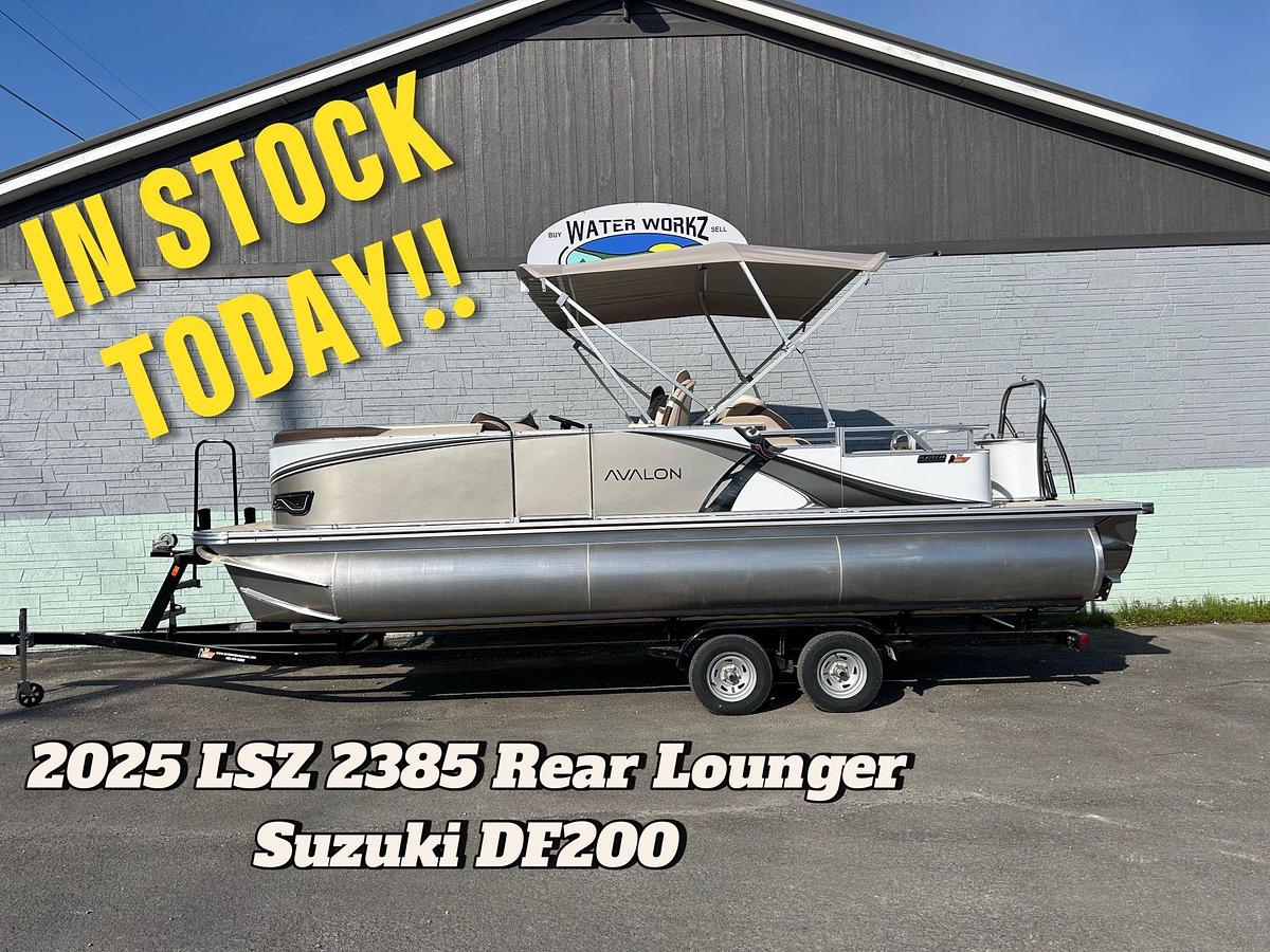 2025 Avalon 2385 LSZ Rear Lounger