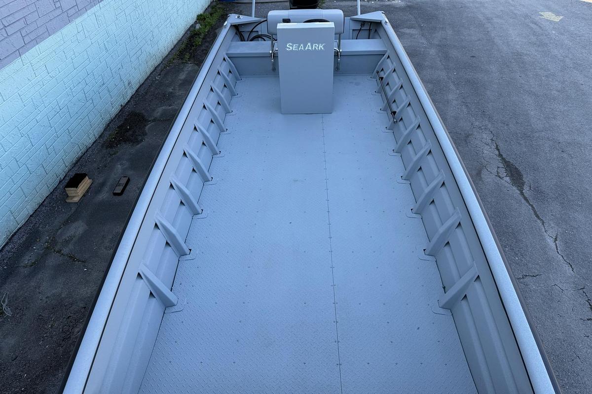 2026 SeaArk 2472 Workhorse