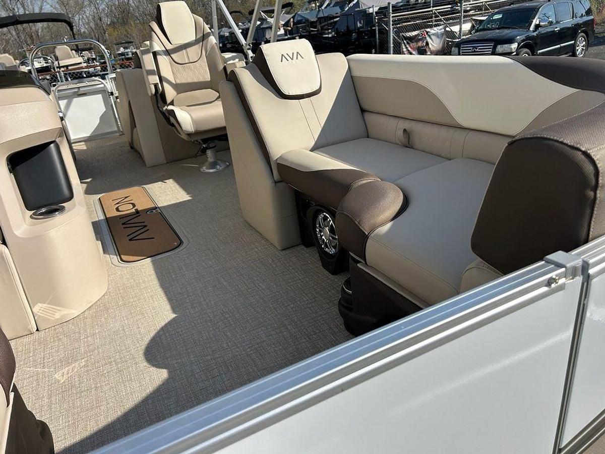 2025 Avalon 2385 LSZ Rear Lounger