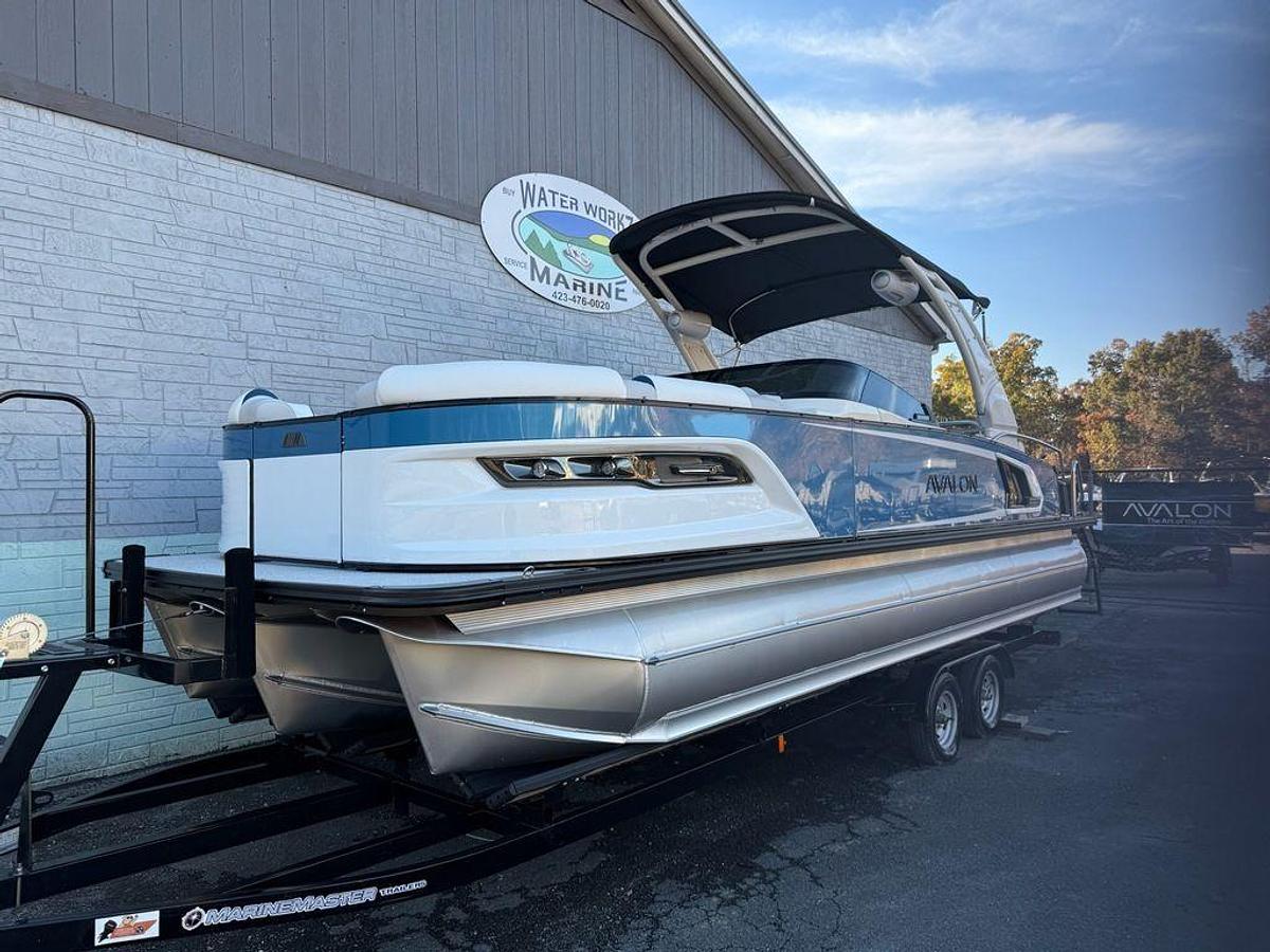 2026 Avalon 2585 Excalibur LTD Flex Windshield